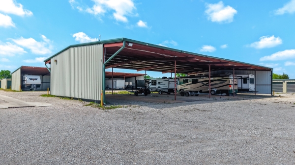 Facility photo: //images.sparefoot.com/medium/2409836a063c7c71b61.jpg