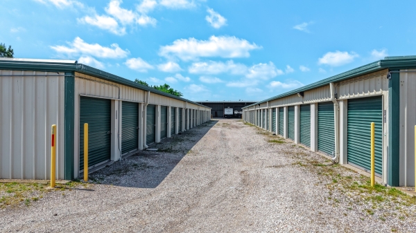 Facility photo: //images.sparefoot.com/medium/2409836a063c7e1abf9.jpg