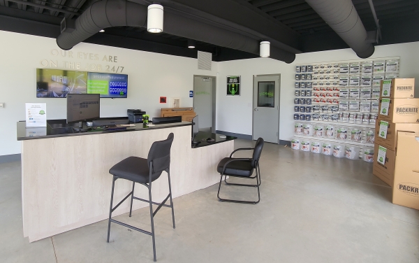 Facility photo: //images.sparefoot.com/medium/240986689de46088780.jpg