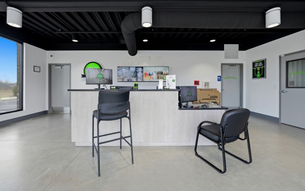 Facility photo: //images.sparefoot.com/medium/2409866981fb8488cb6.jpg