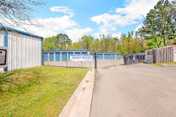 Facility photo: //images.sparefoot.com/medium/240987694afb6f5c2b9.jpg