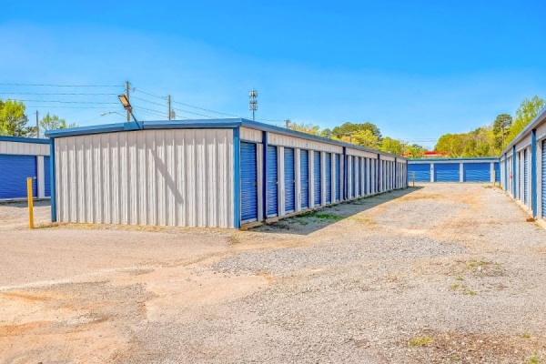 Facility photo: //images.sparefoot.com/medium/240987694afb8e16916.jpg