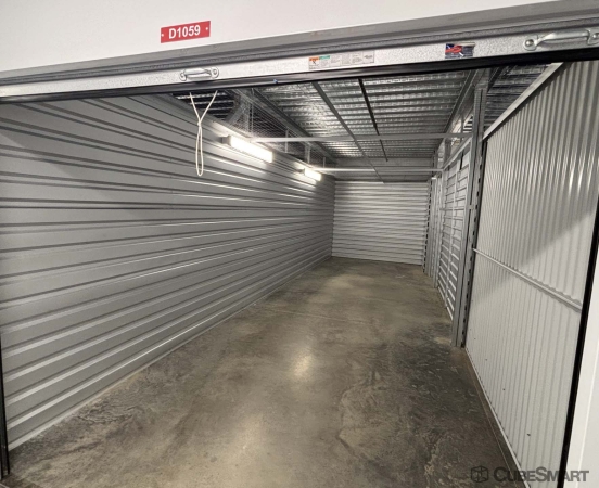 Facility photo: //images.sparefoot.com/medium/240996686f89d40b8ba.jpg