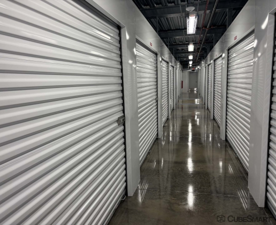 Facility photo: //images.sparefoot.com/medium/240996686f89d5730eb.jpg