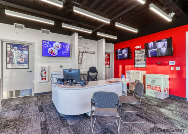 Facility photo: //images.sparefoot.com/medium/2409966985b59527022.jpg