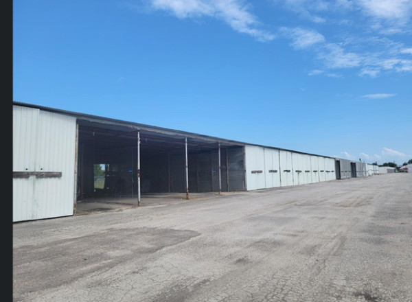 Facility photo: //images.sparefoot.com/medium/24099868822fd74cfb4.png