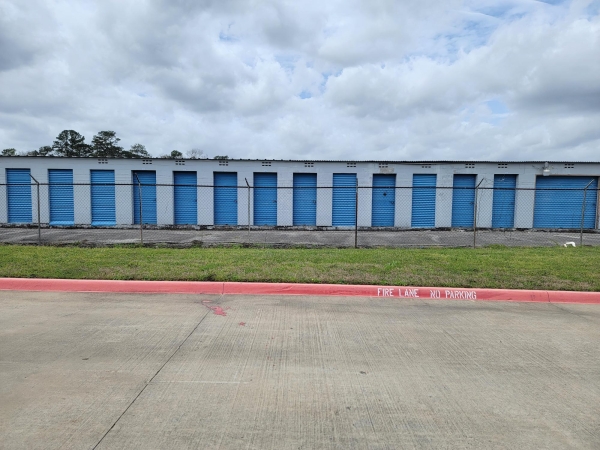 Facility photo: //images.sparefoot.com/medium/240998688234198ad8e.jpg