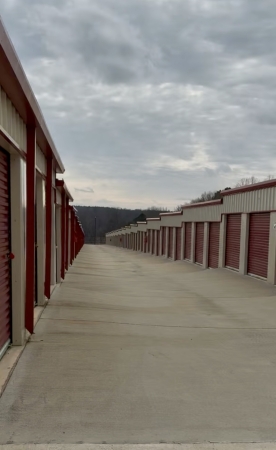 Facility photo: //images.sparefoot.com/medium/2410106a0e130cc3176.jpg