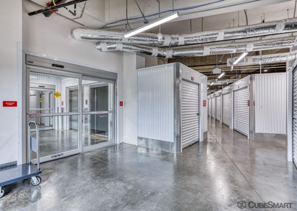 Facility photo: //images.sparefoot.com/medium/24102469f6f2812bf45.jpg