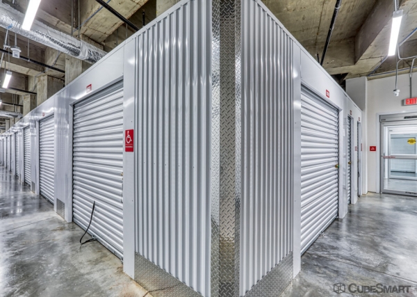 Facility photo: //images.sparefoot.com/medium/2410246a193f9be2f98.jpg