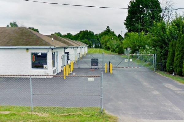 Facility photo: //images.sparefoot.com/medium/24102569696603c50b9.jpg