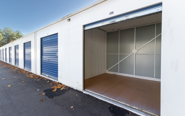 Facility photo: //images.sparefoot.com/medium/241030690b6ef22a98f.jpg