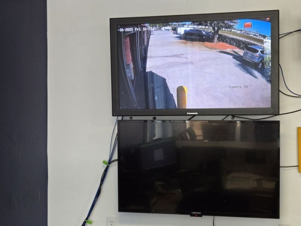 Facility photo: //images.sparefoot.com/medium/2410316903802c8cd45.jpg