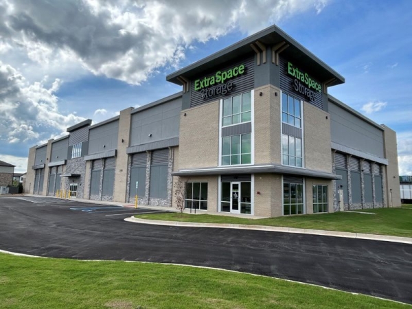 Facility photo: //images.sparefoot.com/medium/241032690381175fdf8.jpg