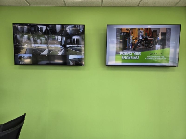 Facility photo: //images.sparefoot.com/medium/2410326903819bb82d9.jpg