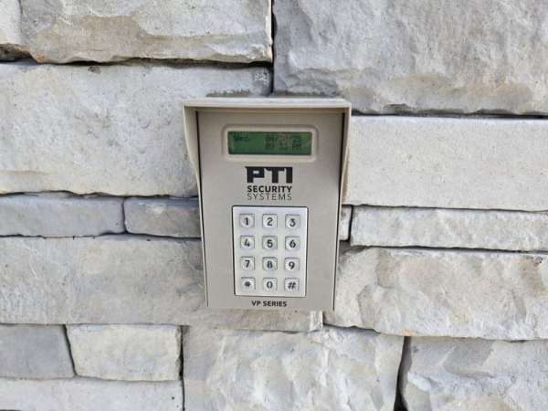 Facility photo: //images.sparefoot.com/medium/241032690381ac59eee.jpg