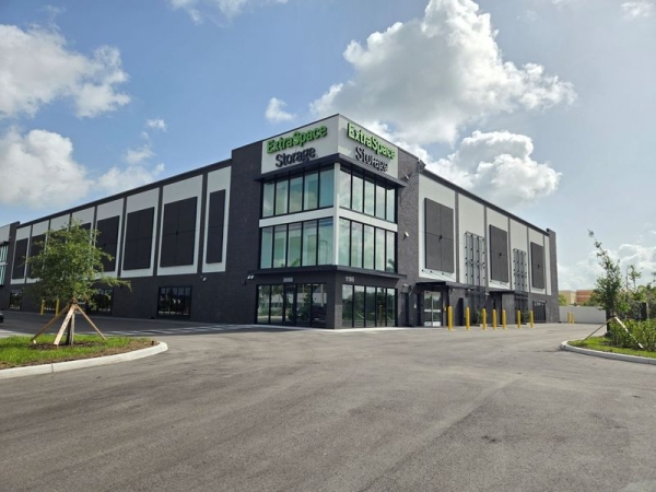 Storage Units at Extra Space Storage - 6657 - Cape Coral - 1195 SW Pine Island Rd - 1195 Southwest Pine Island Road