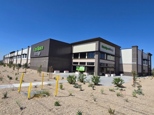 Facility photo: //images.sparefoot.com/medium/241036690386ac3d2d6.jpg