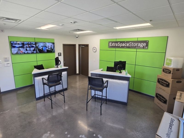 Facility photo: //images.sparefoot.com/medium/241036690386b8a8c46.jpg