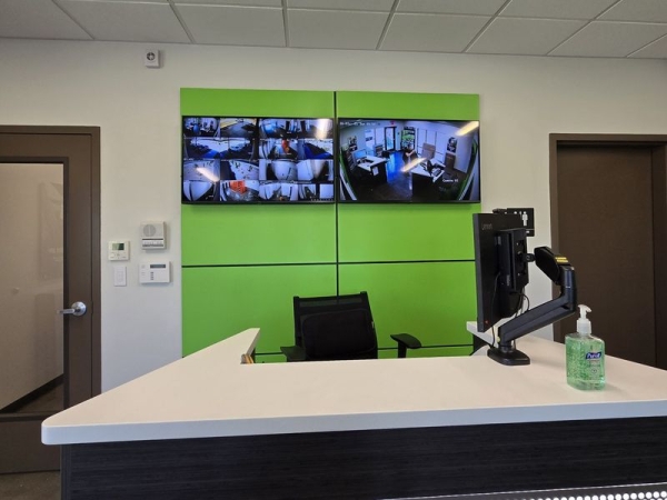 Facility photo: //images.sparefoot.com/medium/2410366903871396801.jpg