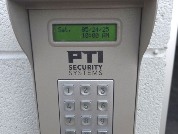 Facility photo: //images.sparefoot.com/medium/241037690387cdc246e.jpg