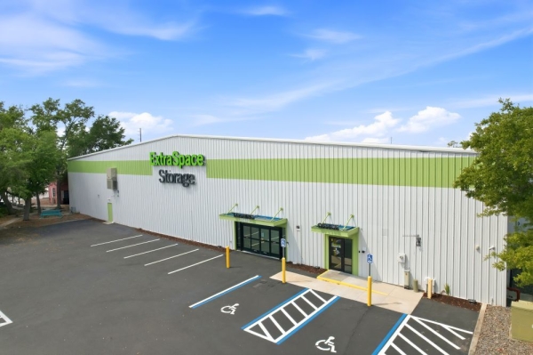 Facility photo: //images.sparefoot.com/medium/24103869ce5b7978891.jpg