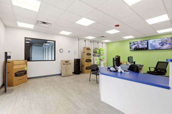 Facility photo: //images.sparefoot.com/medium/24103869ce5b7af29a5.jpg