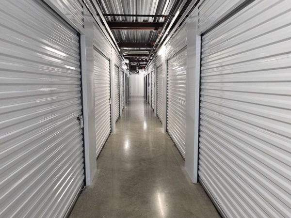 Facility photo: //images.sparefoot.com/medium/2410396903890ac9f34.jpg