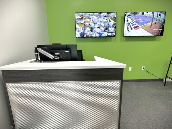 Facility photo: //images.sparefoot.com/medium/24104169027dc69e3fa.jpg