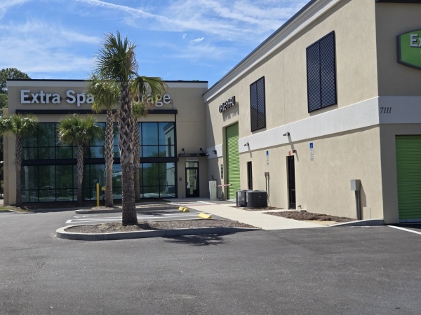 Facility photo: //images.sparefoot.com/medium/24104169e0d10905e98.jpg