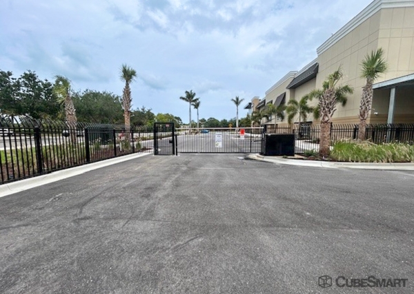 Facility photo: //images.sparefoot.com/medium/24105268808c4e2a471.jpg