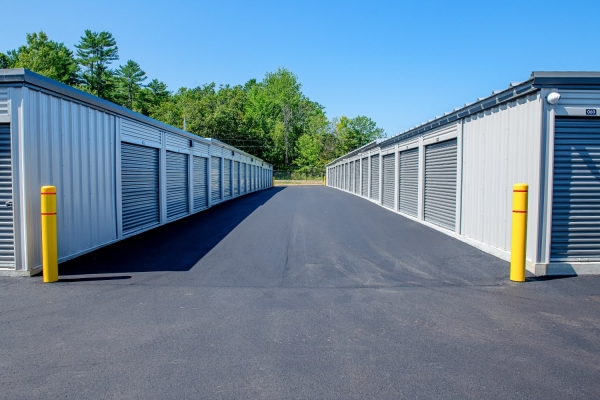 Facility photo: //images.sparefoot.com/medium/24105468a4b6f17cbdc.jpg