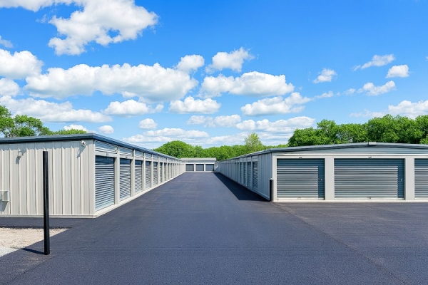 Facility photo: //images.sparefoot.com/medium/24105468a89f7dabbef.jpg