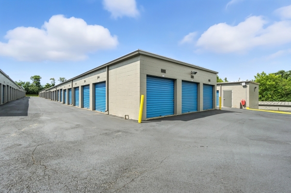 Facility photo: //images.sparefoot.com/medium/24105768911fca826b8.jpg