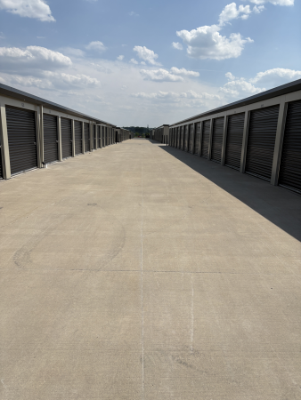 Facility photo: //images.sparefoot.com/medium/2410656887ea0b80cfd.png