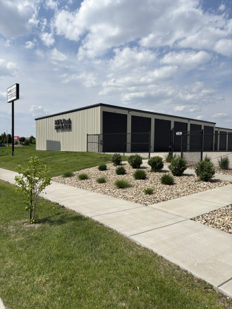 Facility photo: //images.sparefoot.com/medium/2410656887eaa427265.png
