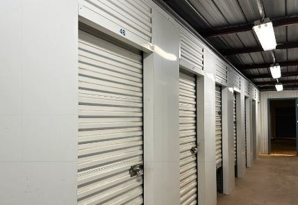 Facility photo: //images.sparefoot.com/medium/241069688b94d7555e7.jpg
