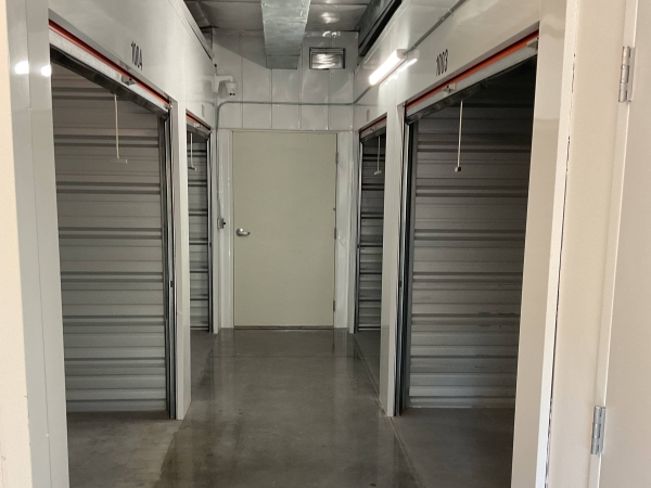 Facility photo: //images.sparefoot.com/medium/2410746925bc81c90f2.jpeg