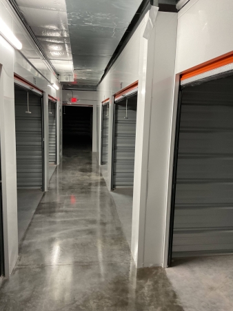 Facility photo: //images.sparefoot.com/medium/2410746925bc8348e53.jpeg