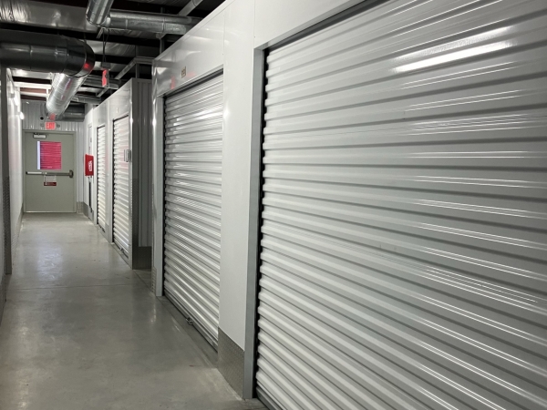 Facility photo: //images.sparefoot.com/medium/2410756967b6135d62b.jpg