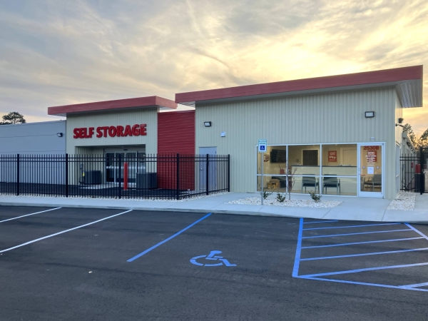 Facility photo: //images.sparefoot.com/medium/2410756967b623b5feb.jpg