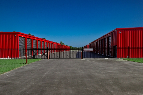 Facility photo: //images.sparefoot.com/medium/241086695bd0afbecd8.jpg