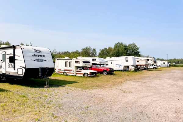 Facility photo: //images.sparefoot.com/medium/241099696a611e4e2a3.jpg