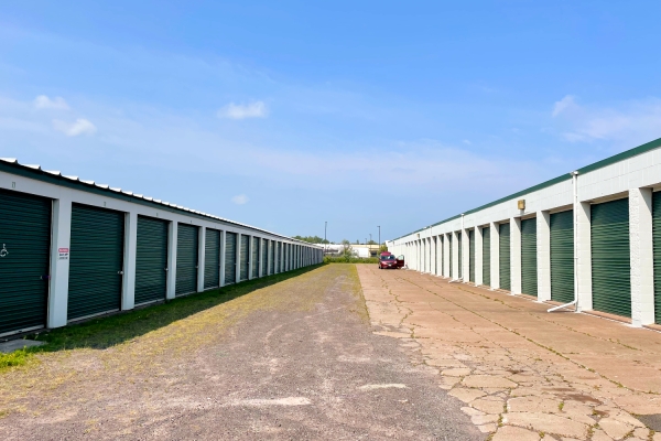 Facility photo: //images.sparefoot.com/medium/241099696a611f44044.jpg