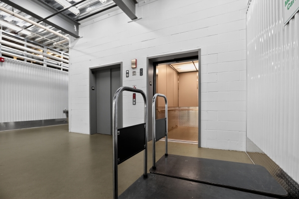 Facility photo: //images.sparefoot.com/medium/24110168e419e72cdfc.jpg