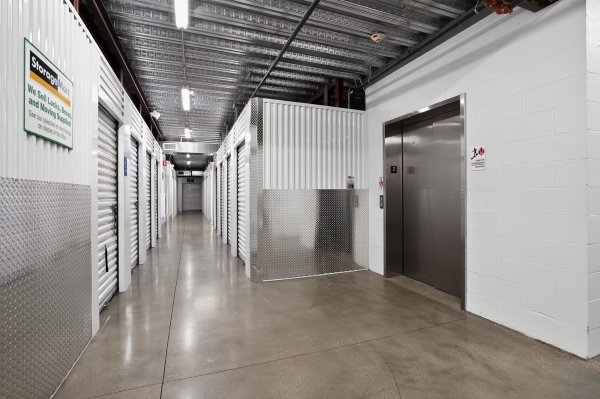 Facility photo: //images.sparefoot.com/medium/24110268f6569aa69cb.jpg