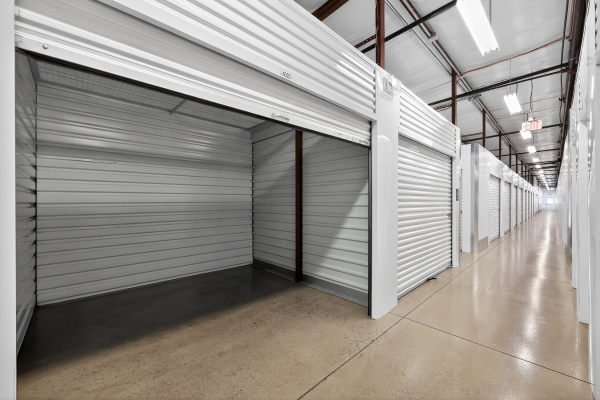 Facility photo: //images.sparefoot.com/medium/24110768f679fe96db5.jpg