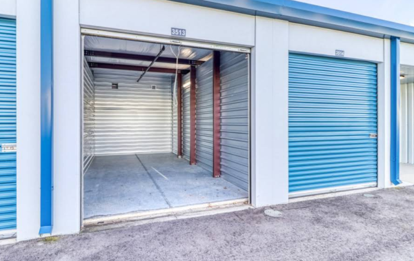 Facility photo: //images.sparefoot.com/medium/2411466878ea6f6d2b5.png