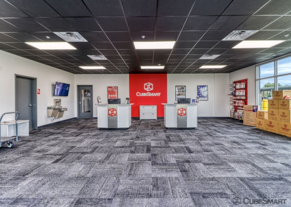 Storage Units at CubeSmart Self Storage - 1851 West Landstreet - FL - 1851 West Landstreet Road