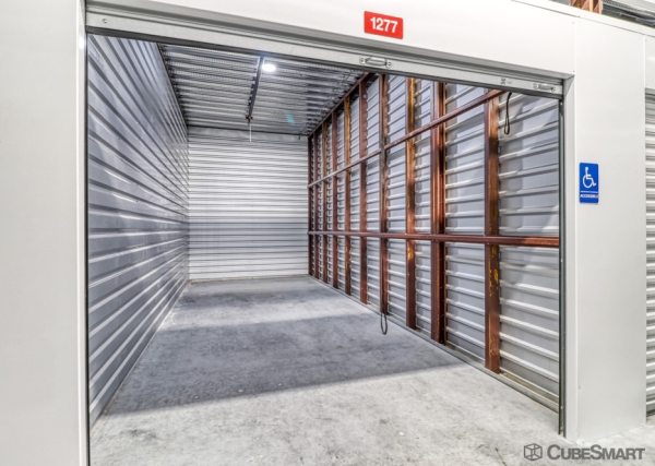 Storage Units at CubeSmart Self Storage - 1851 West Landstreet - FL - 1851 West Landstreet Road